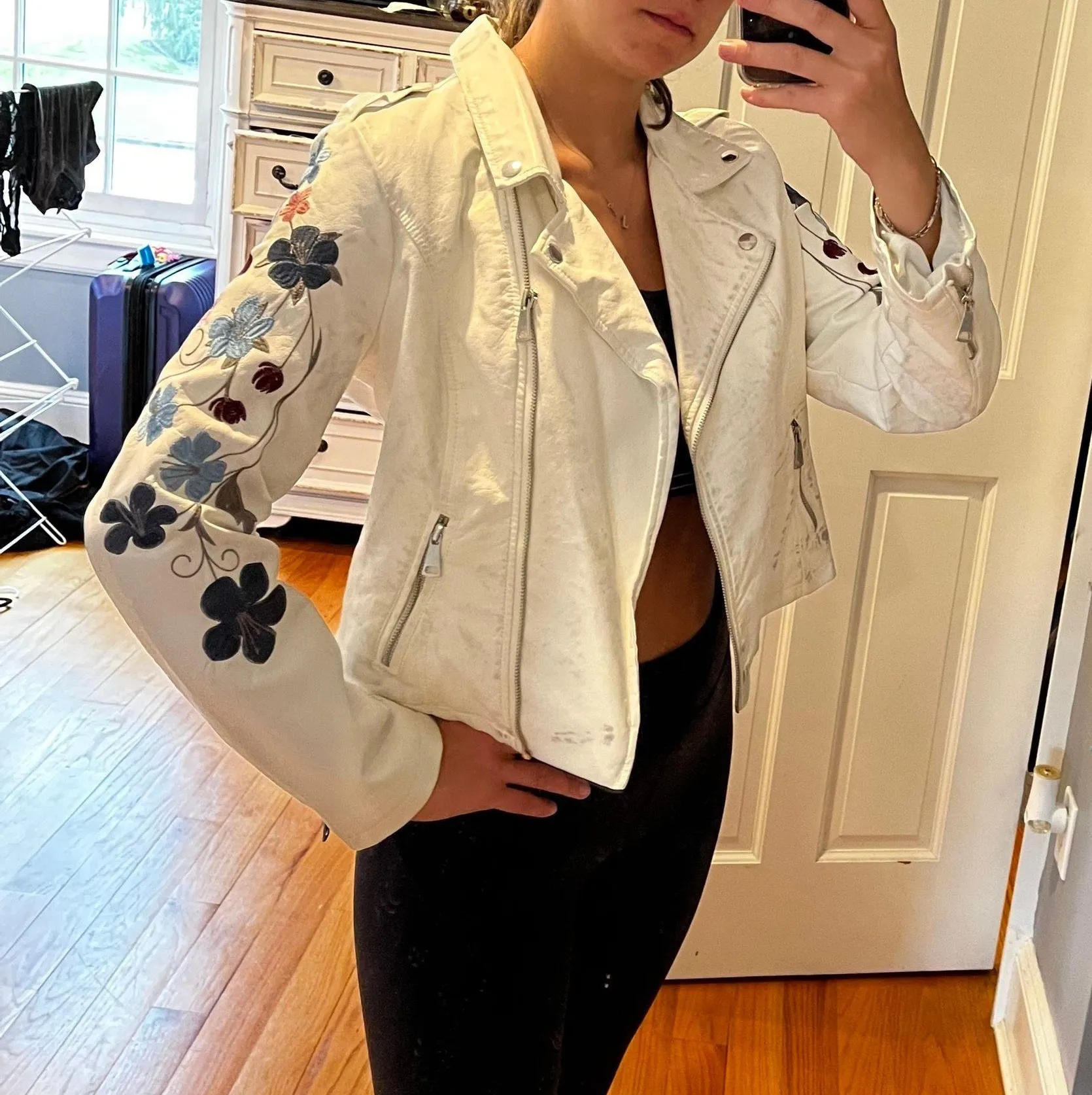 Urban Retro WHITE FAUX LEATHER FLORAL SLEEVE JACKET - Image 2