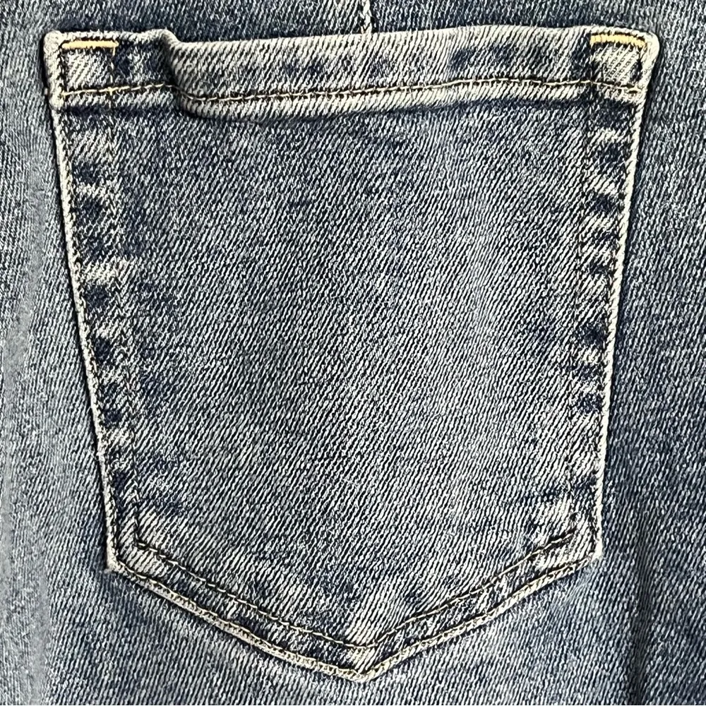 Hollister Jeans Curvy Ultra‎ High Rise Mom Jeans Belted Raw Hem Size 7 Regular - Image 11