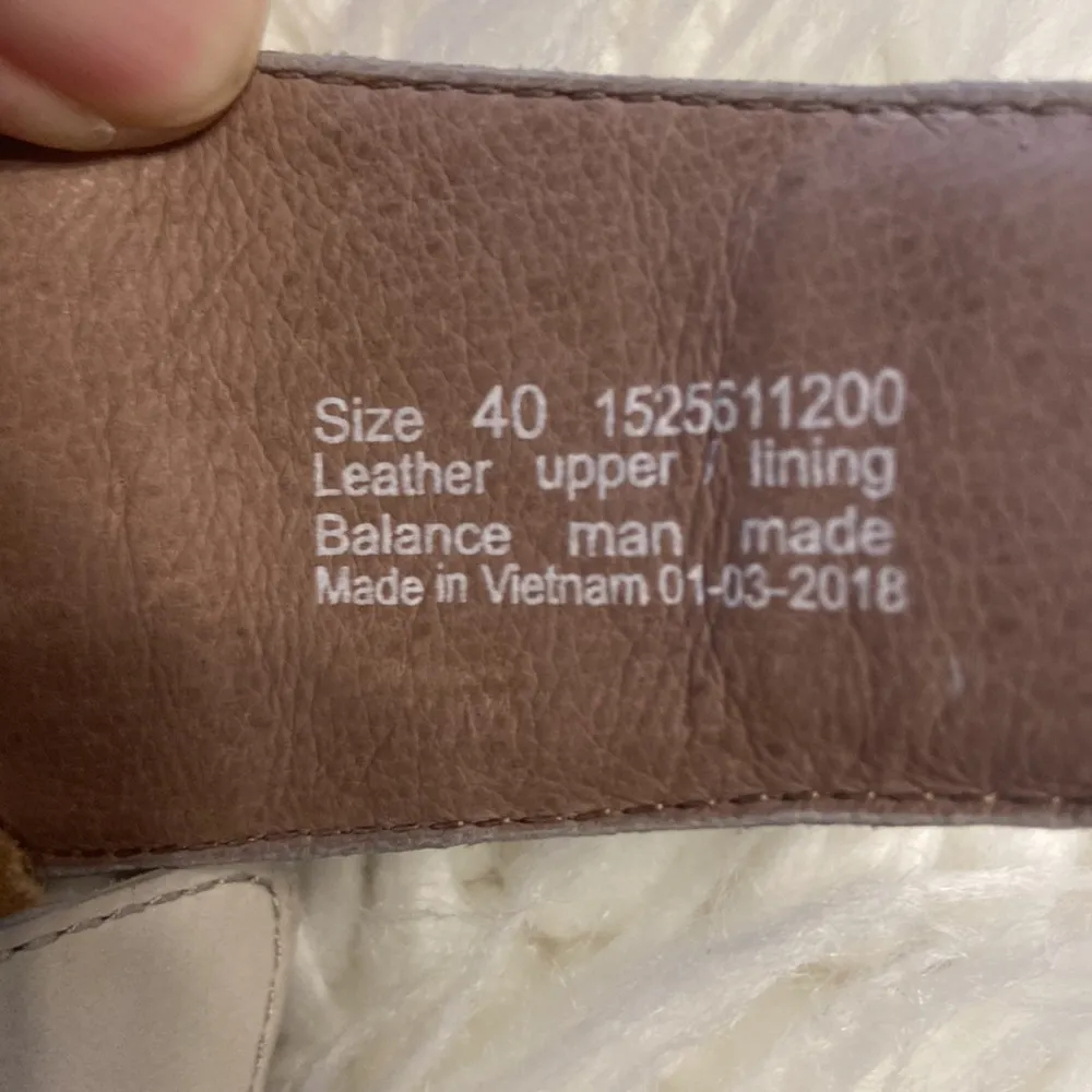 DANSKO Sandals size 40 leather upper BNWOT color light gray please see pictures - Image 4