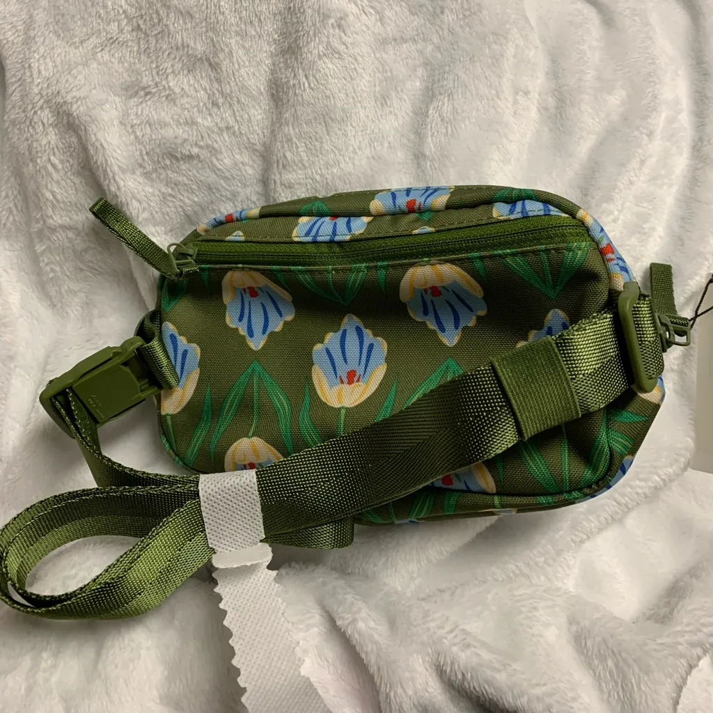 Vera Bradley Tulip Rows Green Floral Mini Belt Bag - Image 5