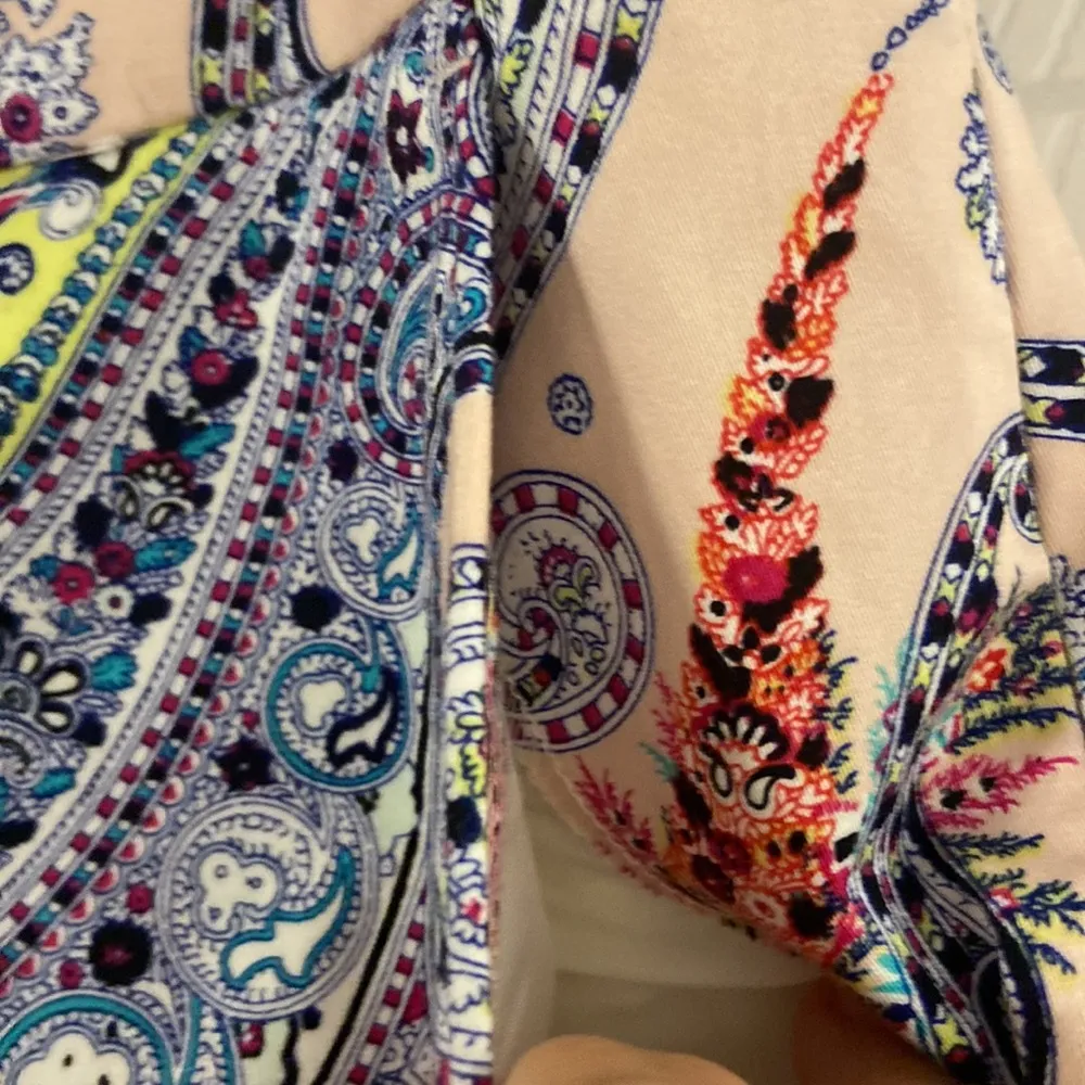 EXPRESS SHORTS size 8 brand new two front pockets zipper on the side waist 32” - Image 4