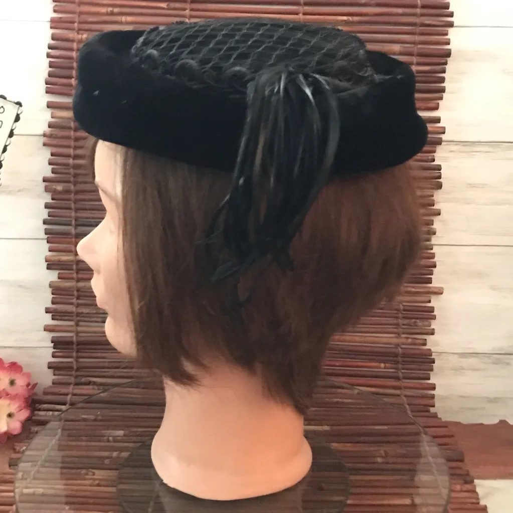 Elegant Black Feathered Women's Hat - Image 3