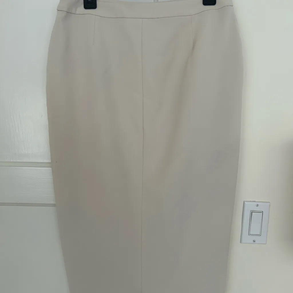 DKNY Elegant Cream Pencil Skirt - Image 2