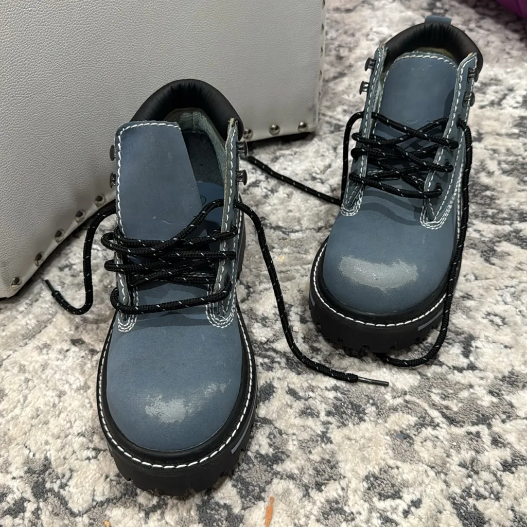 No Boundaries Blue Distressed Zip Stitch Accent Hiker Boots - Image 3