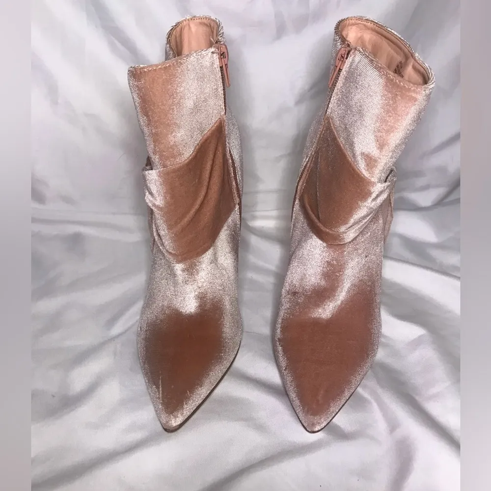JustFab Women’s Blush Pink Velour Stiletto Ankle Bootie Pointed Toe Size 8.5 - Image 4