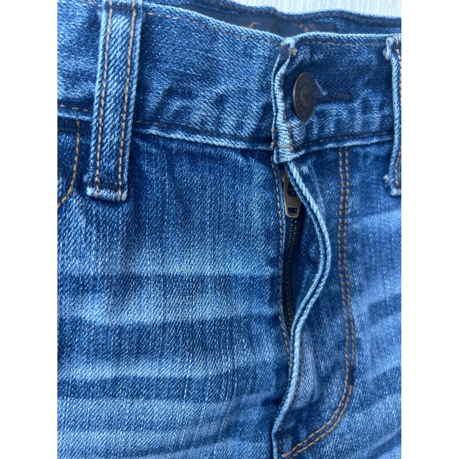 Hollister Embroidered‎ Denim Shorts High Rise Frayed Hem Womens Size 3 waist 26 - Image 3