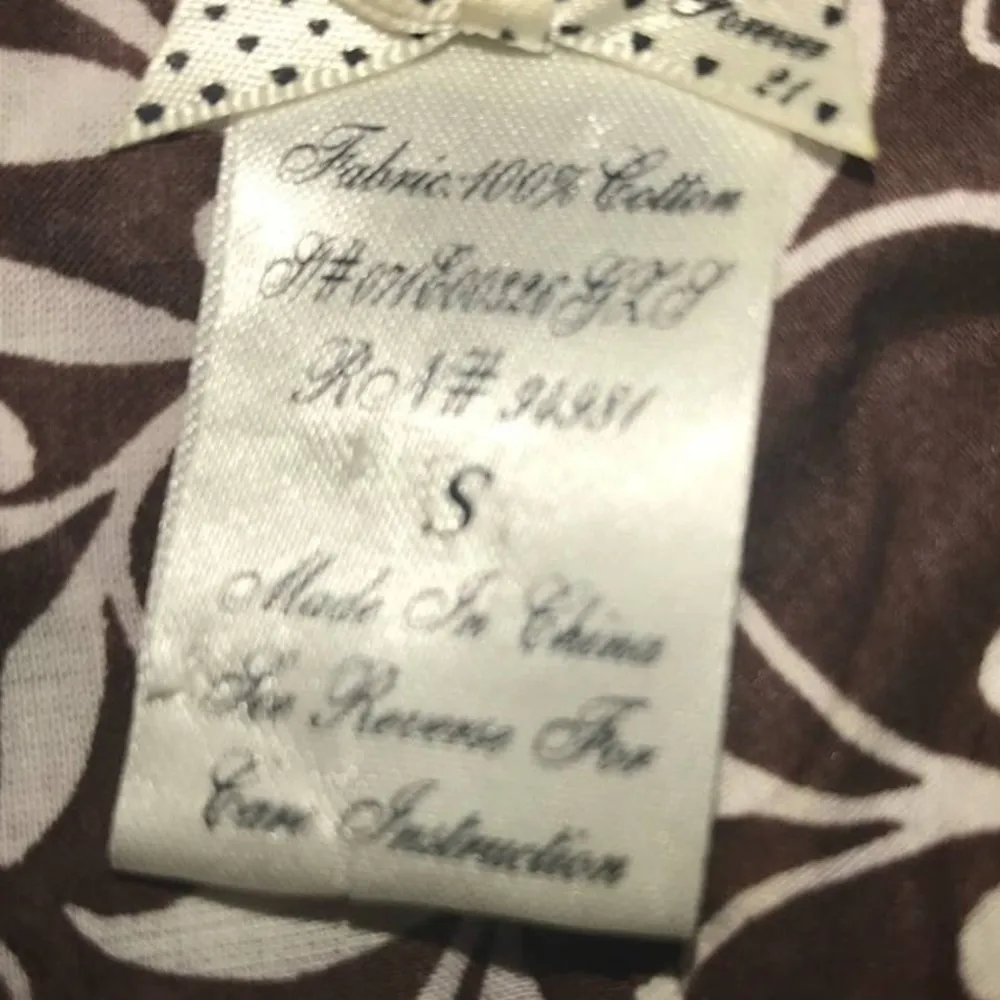 FOREVER 21 BROWN & WHITE FLORAL DESIGN BUTTON DOWN SHORT SLEEVE COTTON TOP SMALL - Image 3