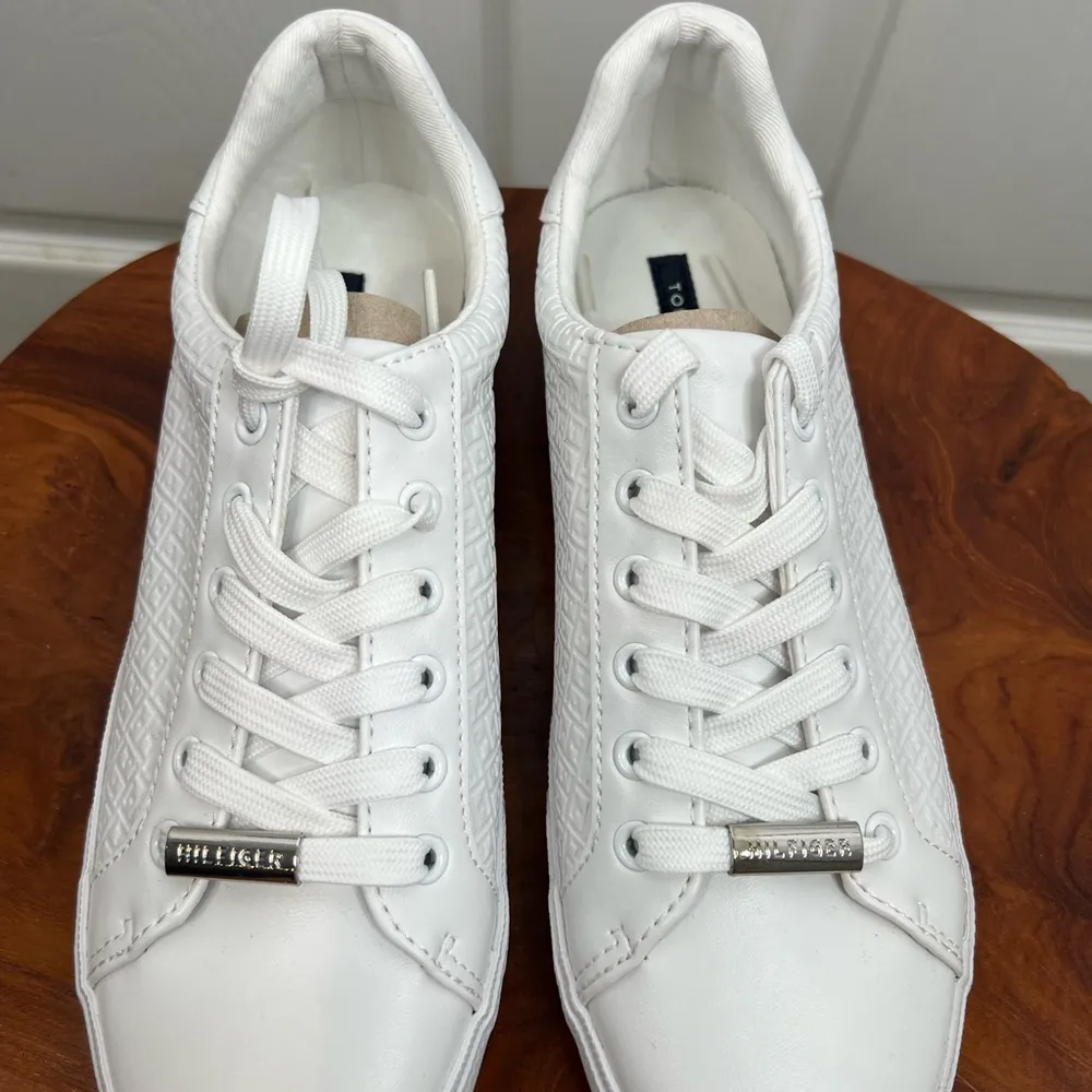 Tommy Hilfiger Women's Lexxa White Sneakers Size 8 Casual Monogram New in Box - Image 5