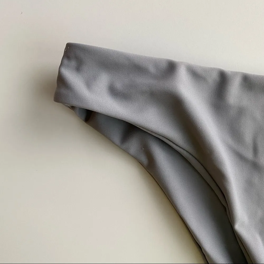Zaful Grey Bikini Bottom Size Small - Image 3