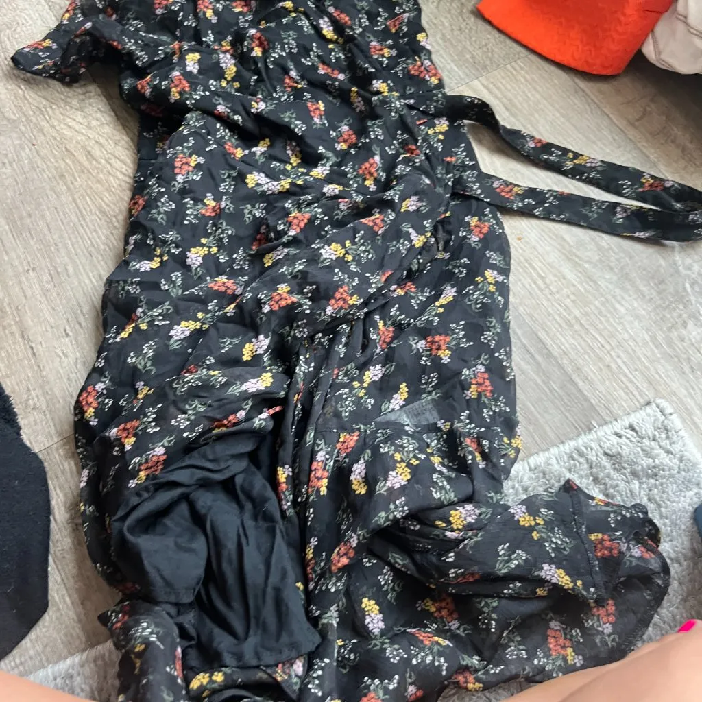 Abercrombie & Fitch black midi wrap dress floral orange and yellow floral size M - Image 3