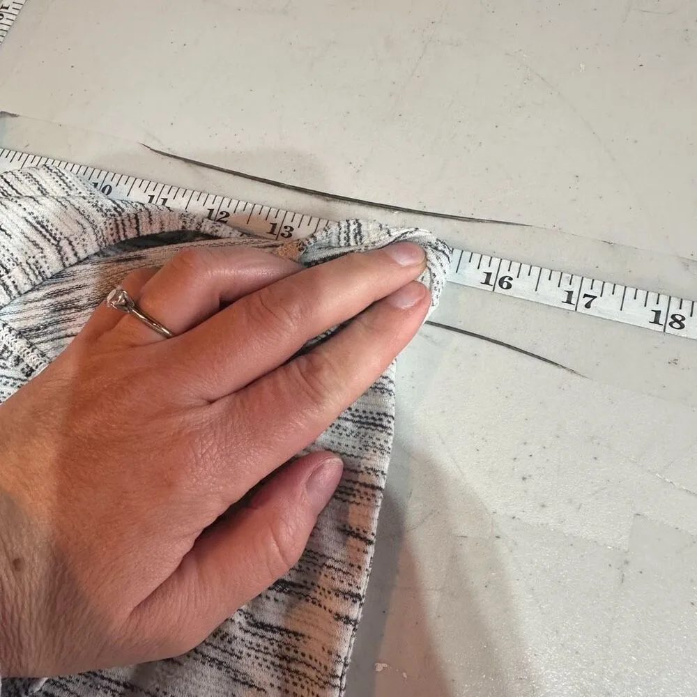 Lululemon Salute the Sun Tank Tiger Space Dye Black White Size 4 Tie Back‎ - Image 9