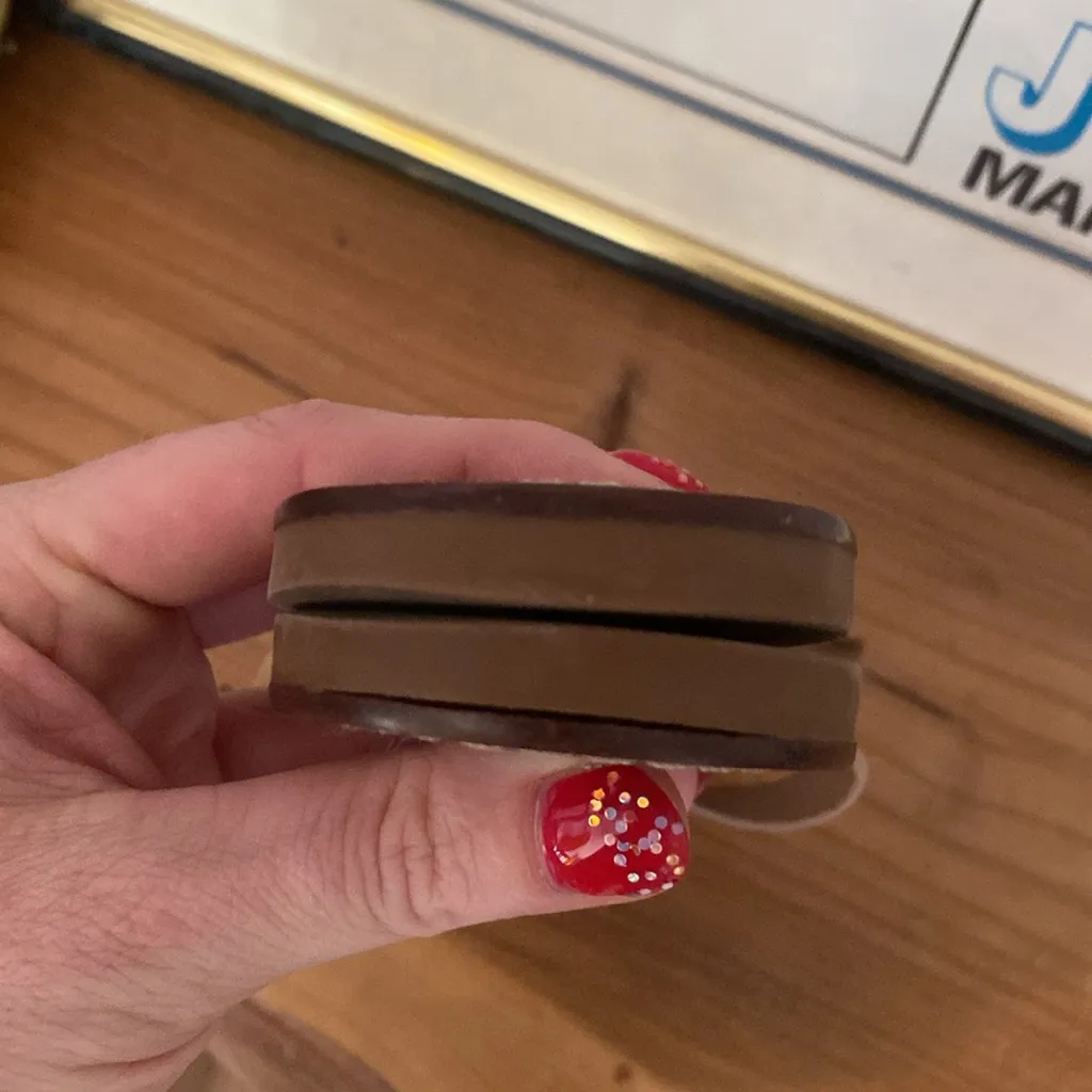 Tory Burch Leather Flip Flops Size 9 Gold Buckle Logo Hardware Tan Straps - Image 8