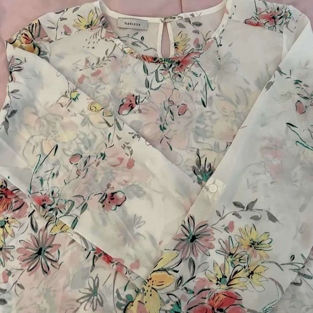 Van Heusen white floral roll tab sleeve relaxed fit blouse, size M boho summer - Image 8