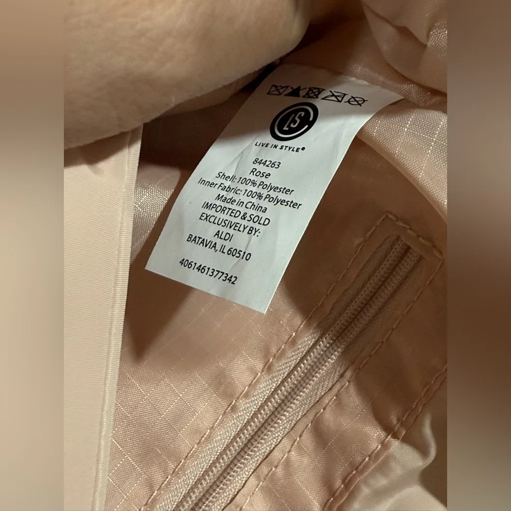 Live in Style Chic Quilted Crossbody Bag in Blush Aldi Pink - Image 4