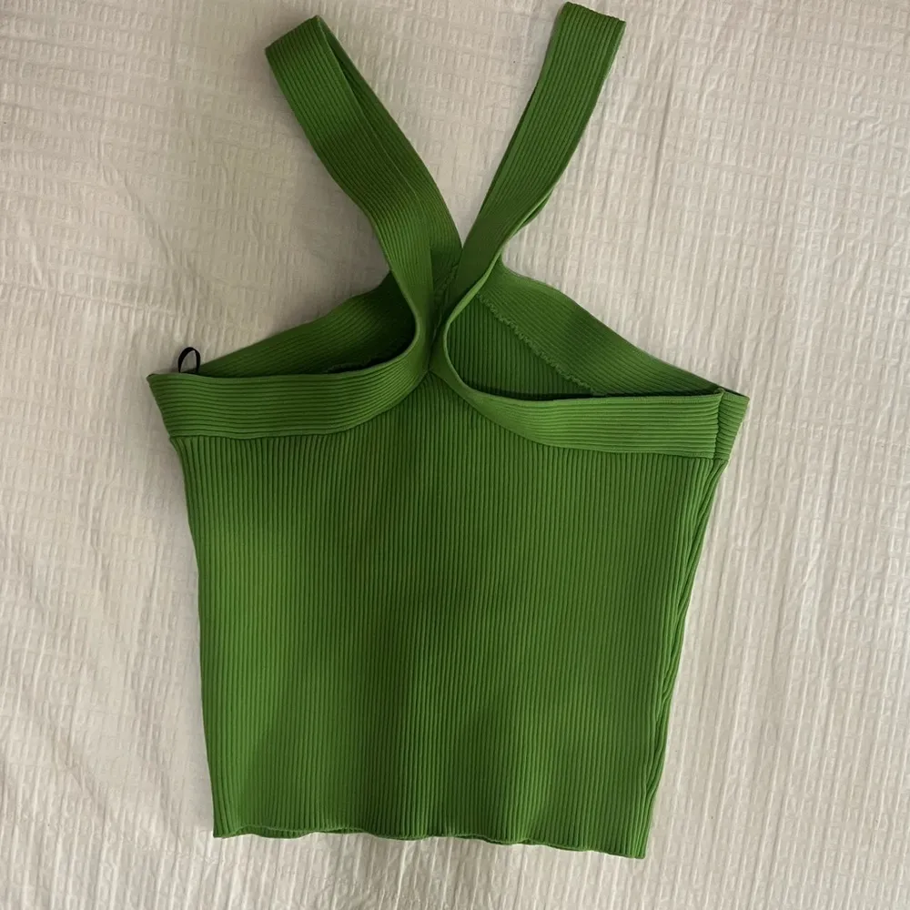 FOREVER 21-NWT Ribbed Halter Crop Top in Emerald Green Size M - Image 2