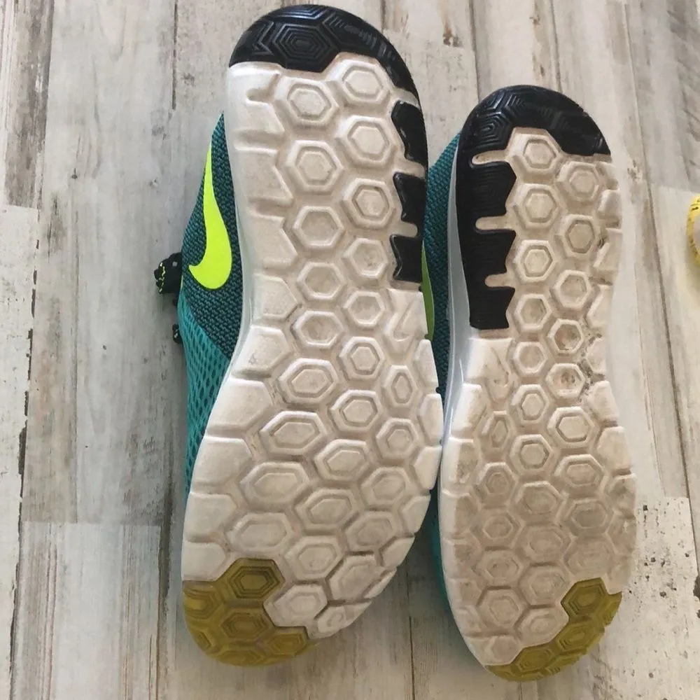 Ladies  shorts size Small & Nike flex experience tennis shoes size 8 - Image 4