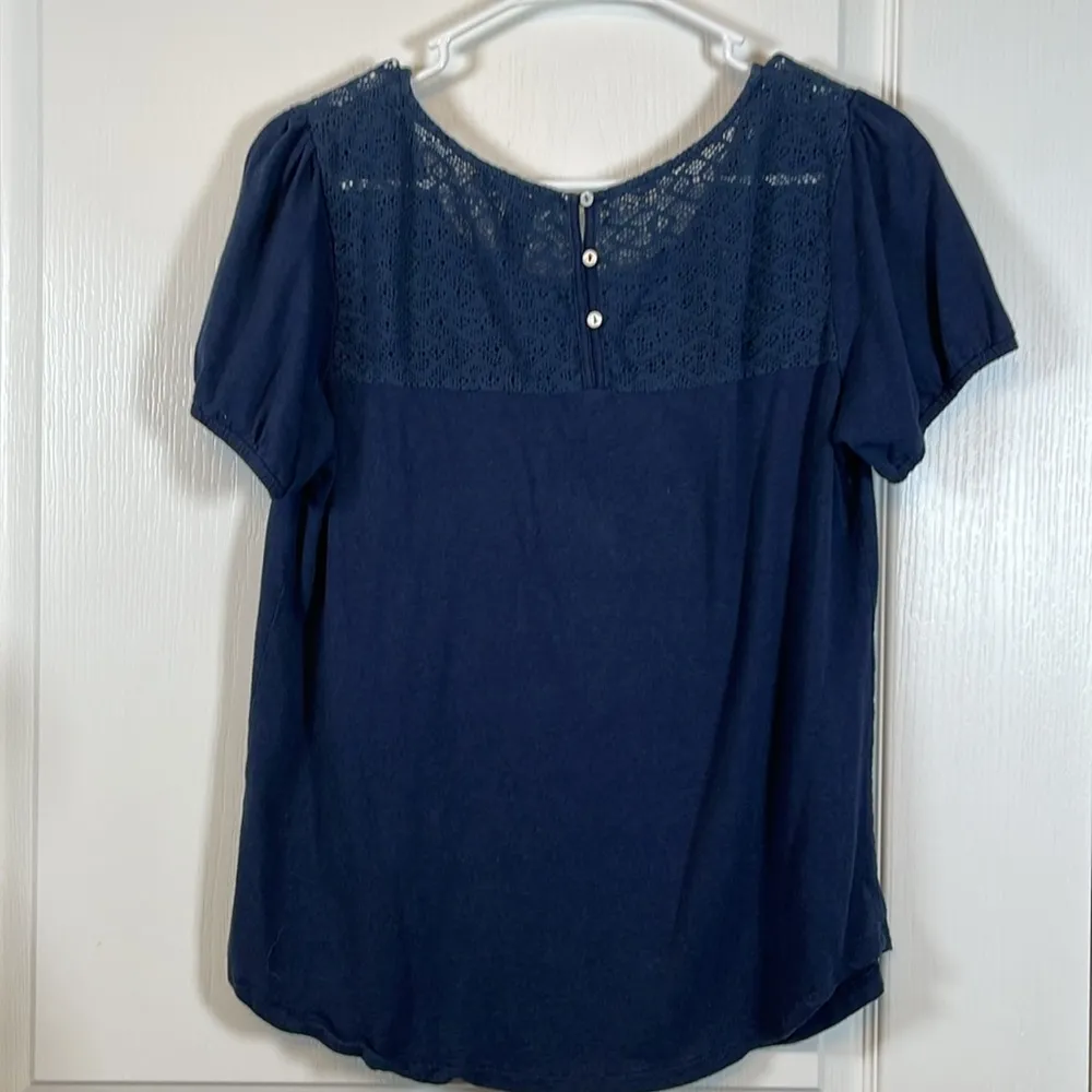 Women's Lucky Brand Navy Blue Crochet Lace Round Neck Shirt Blouse Size MED EUC - Image 5