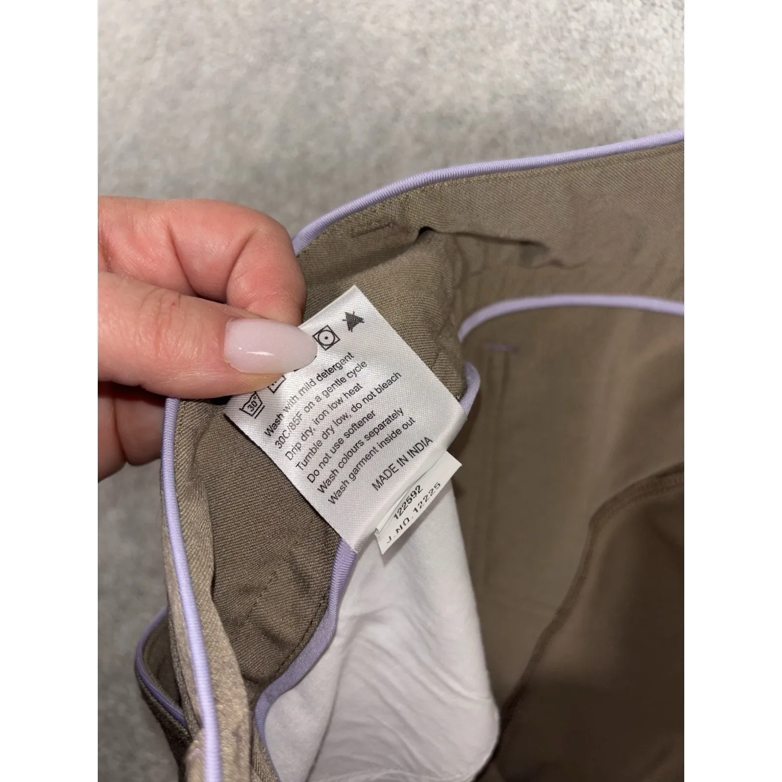 Dover Saddlery Tan Wellesley Piped Silcone Full Seat Breech Pants Sz 28 EUC - Image 5