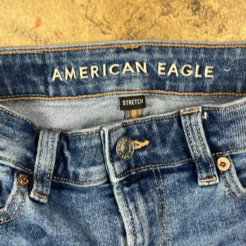 American Eagle Outfitters Mom Jean with raw hem 
Size: 00 short - Image 2