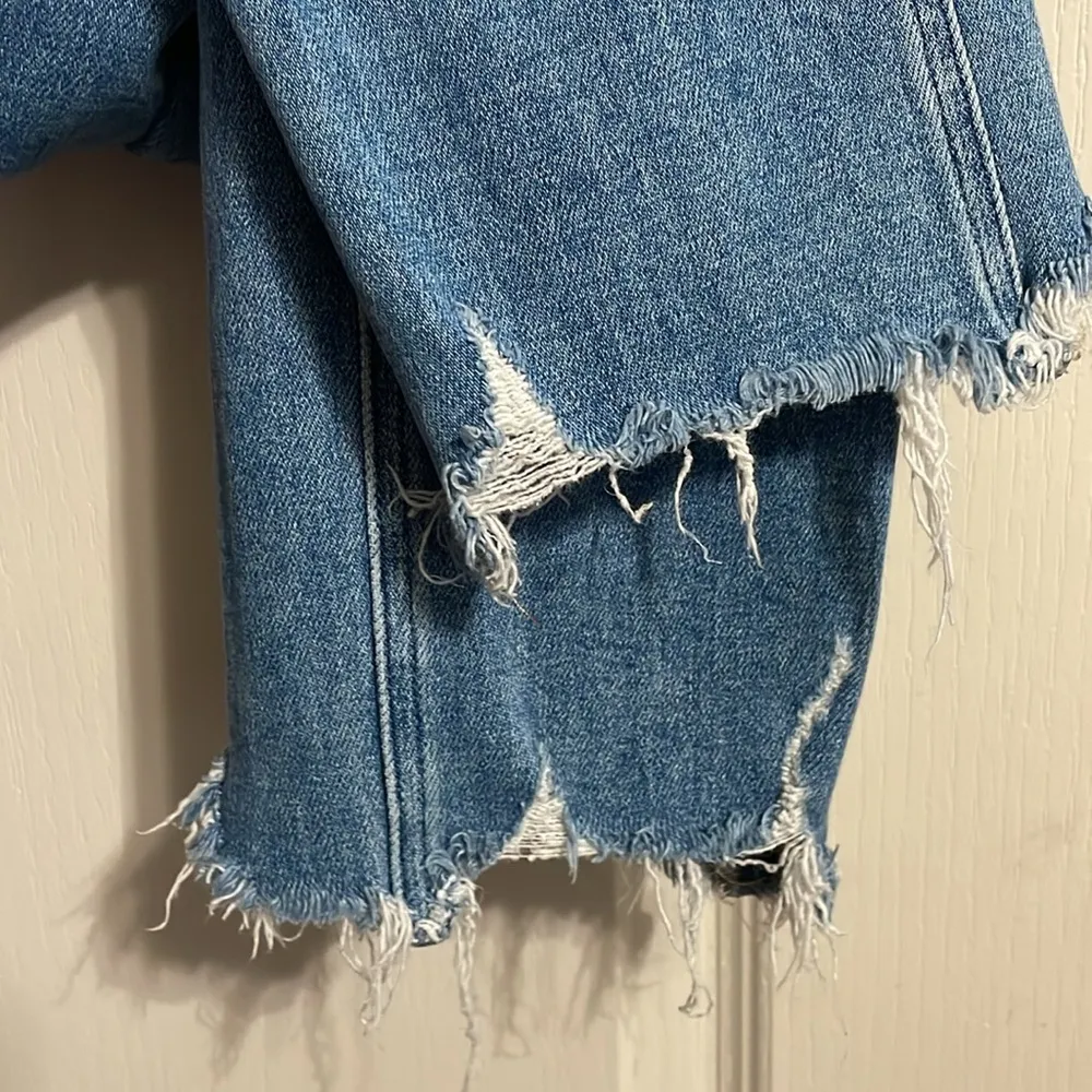 Paige Cindy Straight Leg Jeans in Mel Wash w/Destroyed Hem - Image 4