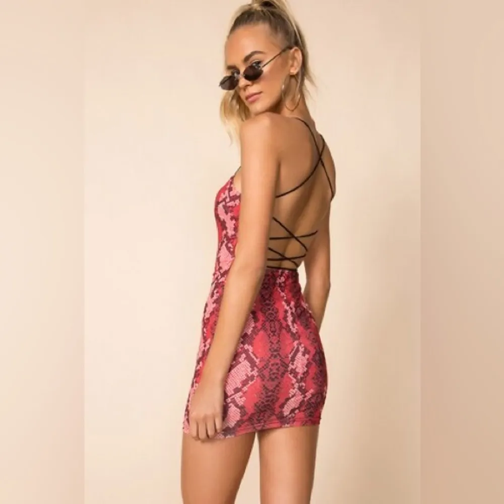 Superdown shanice red black snakeskin bodycon strappy back mini dress size s - Image 3