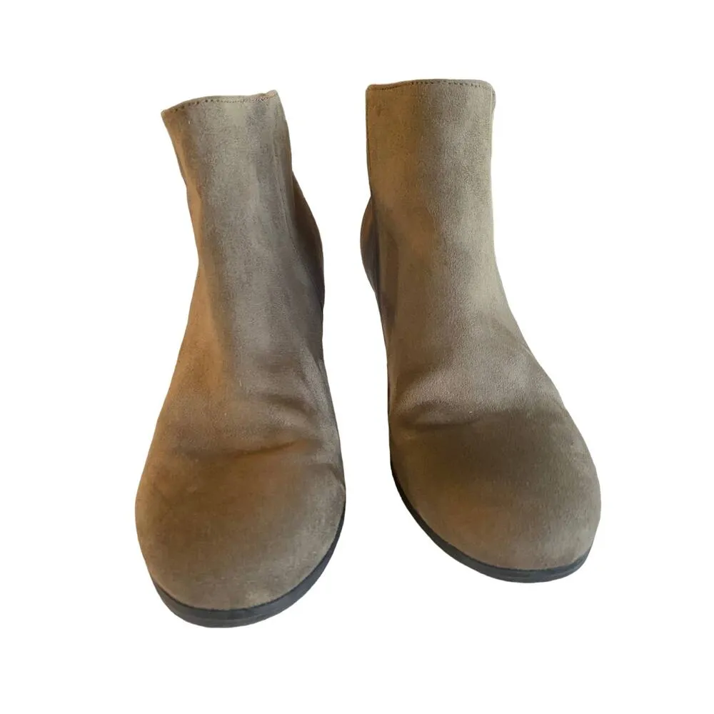 Women’s Madeline Shiloh Boots Women’s Sz 8.5 Gray Soft Faux Suede Ankle Boot Tan - Image 5