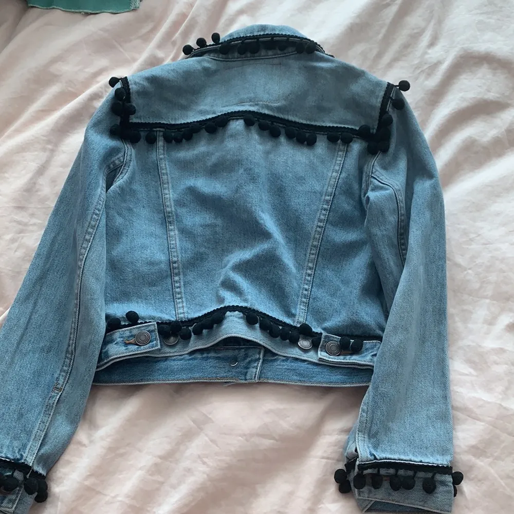 NWT Marc Jacobs pom pom embellished cropped denim jacket - Image 7