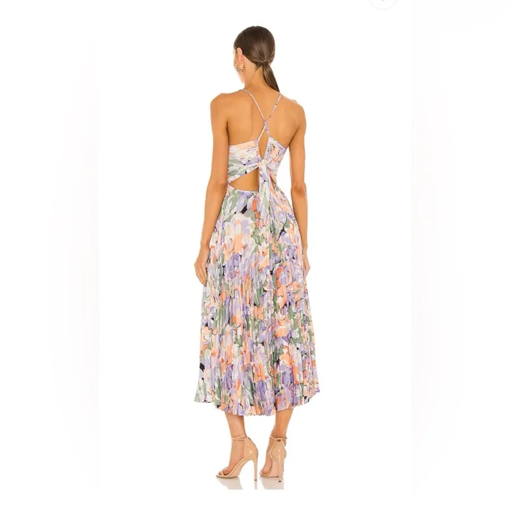 ASTR the label BLYTHE FLORAL PLISSE MIDI DRESS - Image 4