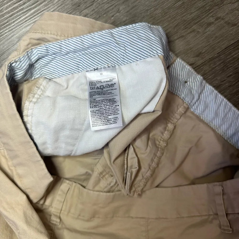 Old Navy Khaki Everyday Shorts size 10 - Image 6