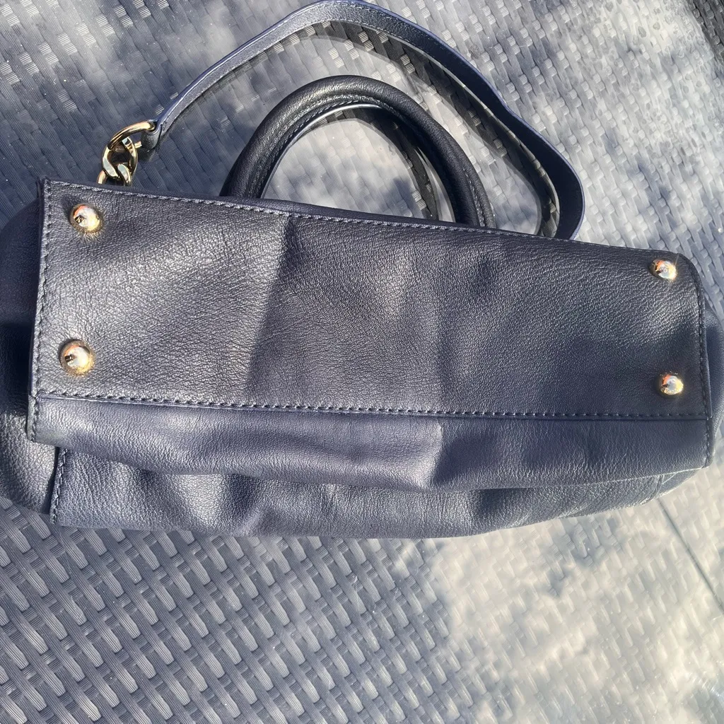 Michael Kors Navy Leather Shoulder Bag with Gold Chain - Image 8