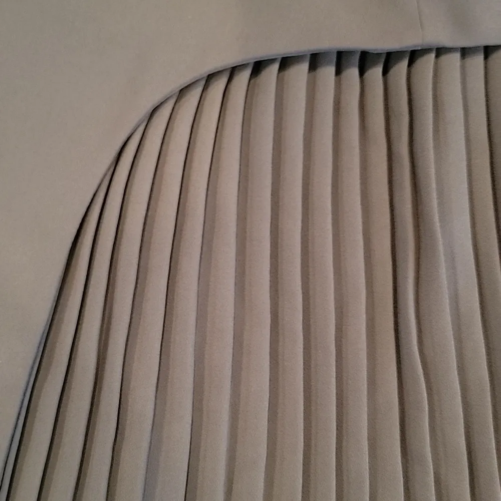 Karen Millen Karen Mullen Tailored Buckle Detail Pleated Mini Skirt size 4 - Image 3