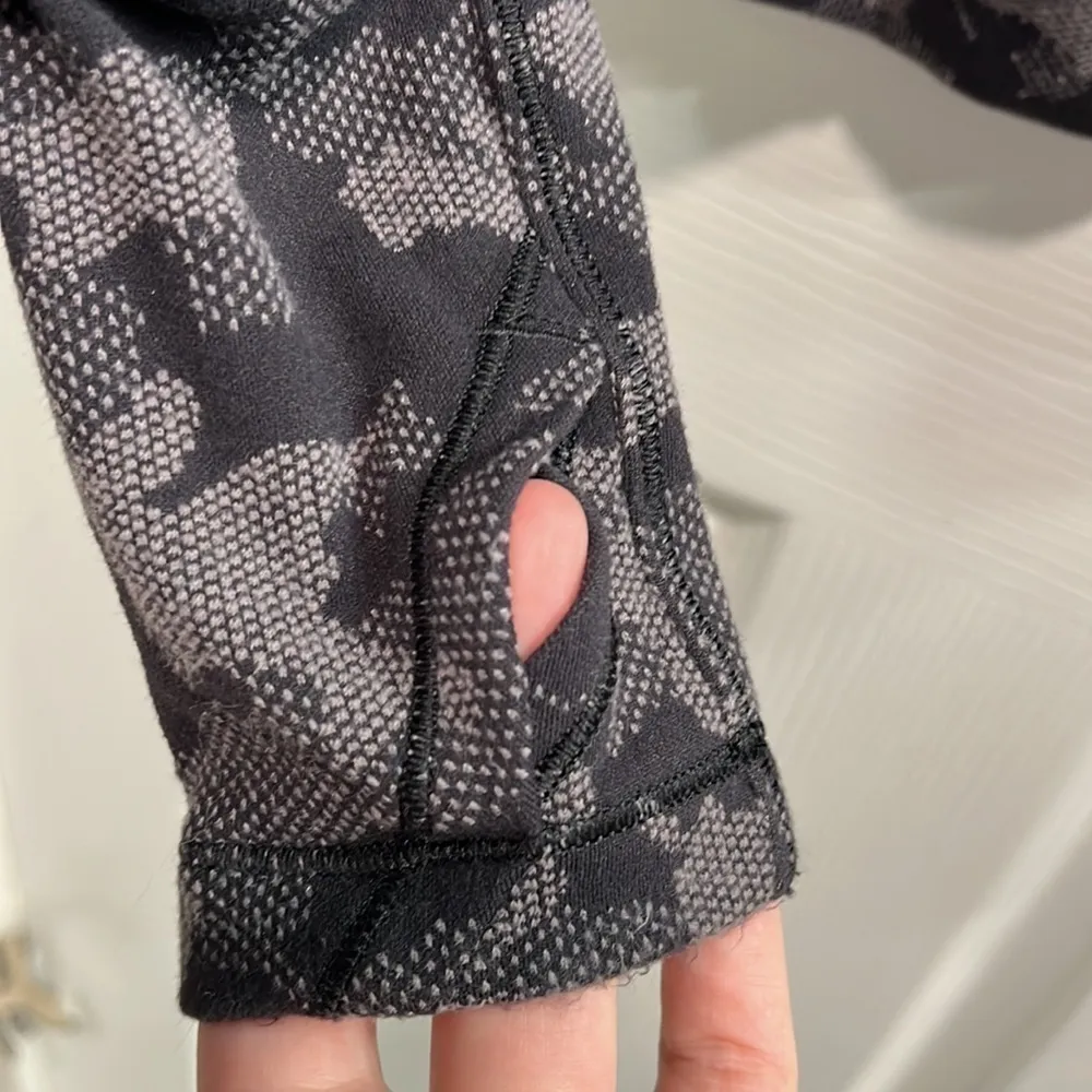 Lululemon Close to Crossing Long Sleeve Riki Heritage Camo Black Women’s Size 4 - Image 4