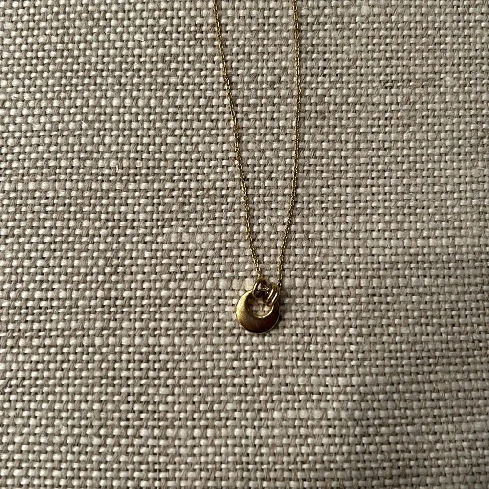 Gold Pendant Necklace - Image 2