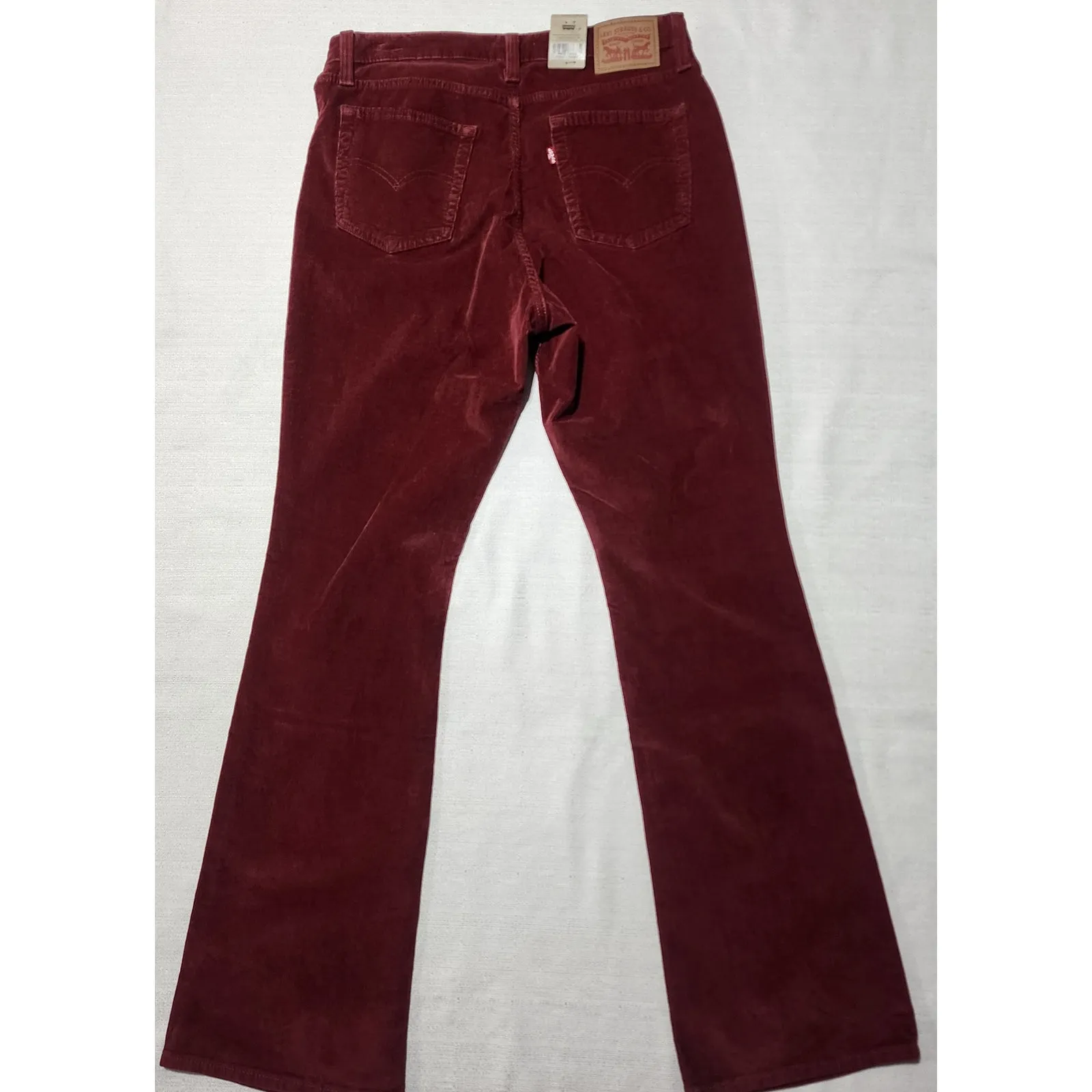Levi's 724 high rise slim straight corduroy pants 31x32 woman's - Image 6