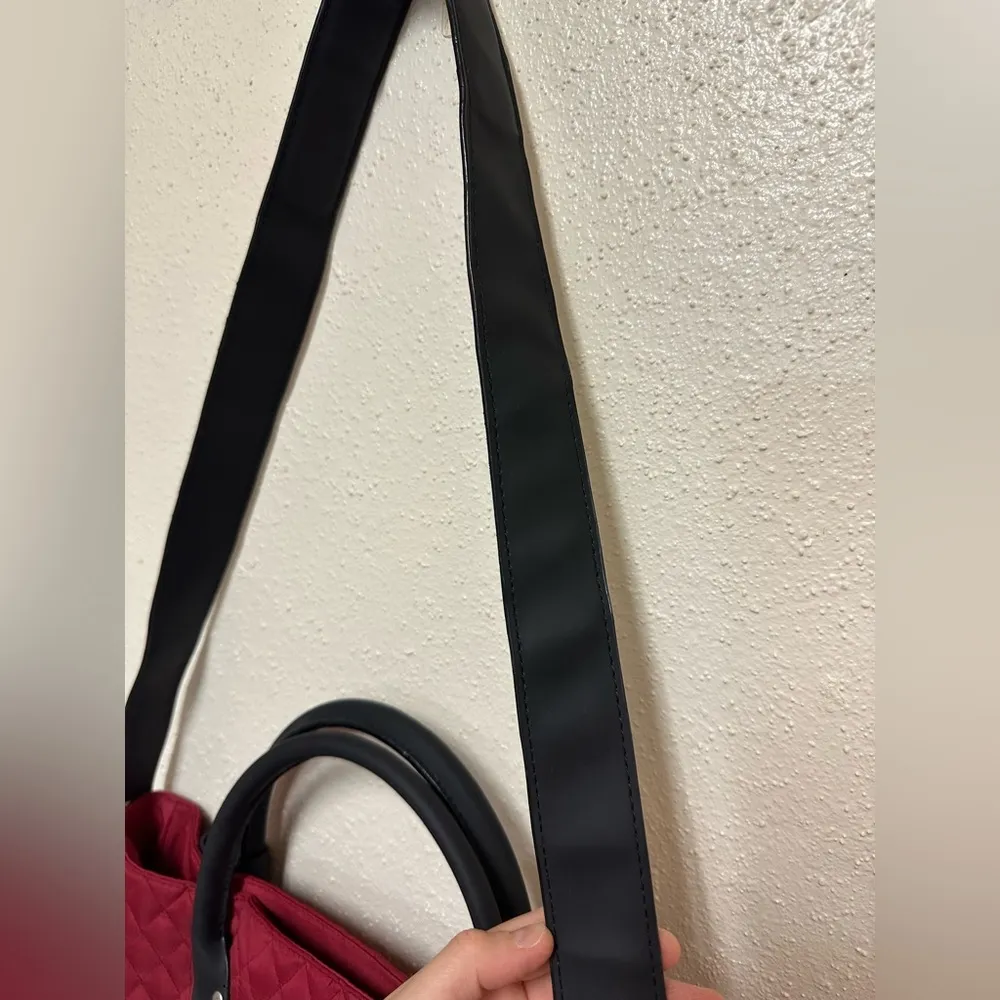 Travelon Quilted 2 in 1 Convertible Tote/Crossbody Bag - Image 3