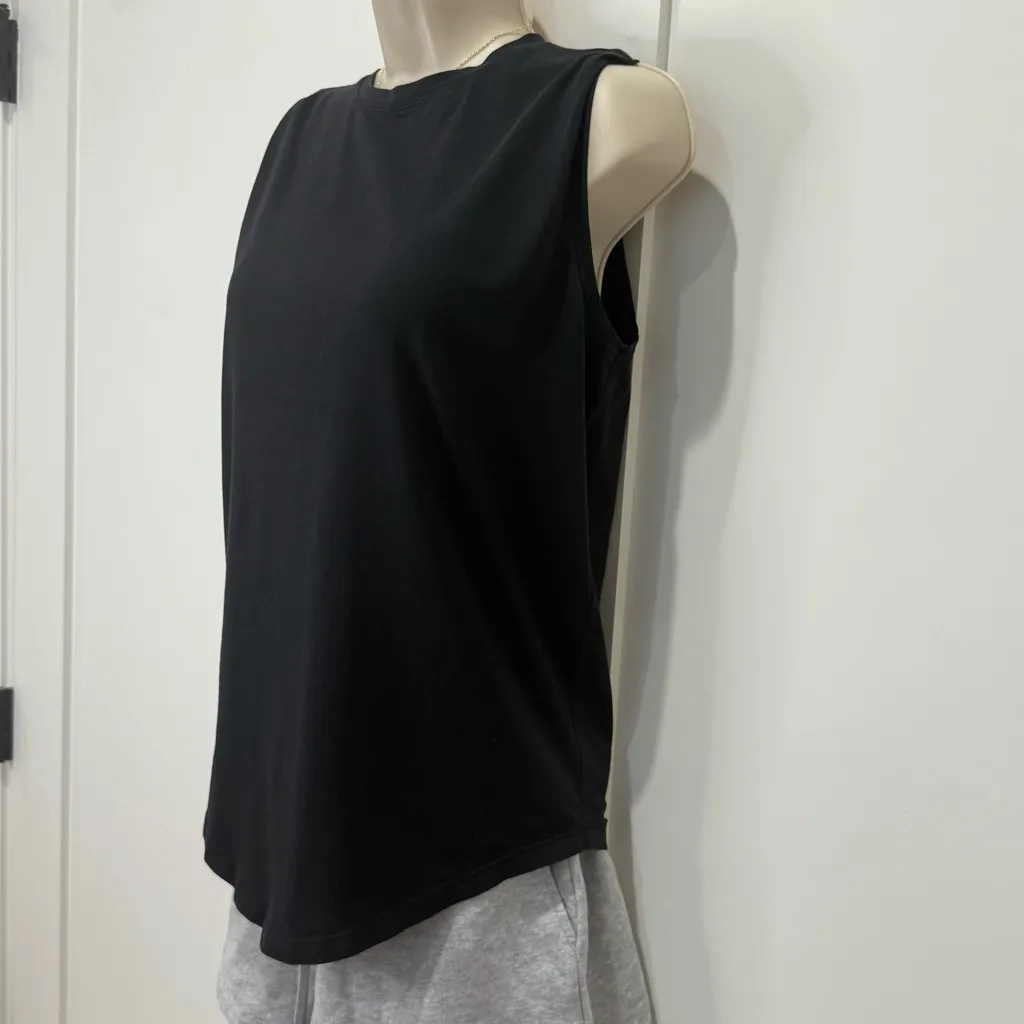Lululemon Brunswick Muscle Tank Top Size 4 Black Curved Hem Workout Athleisure - Image 8