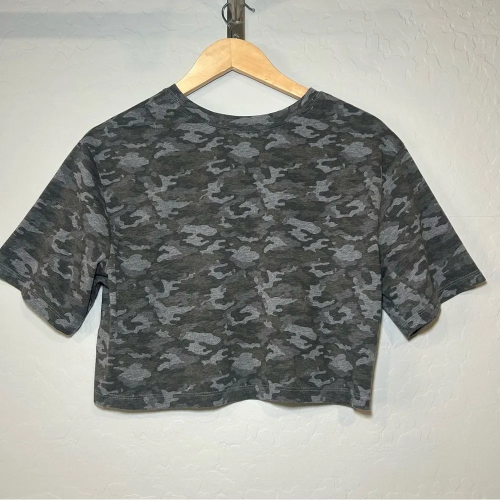 Fabletics Camo Crop Tee Size M - 50/50 Soft Activewear - Image 4