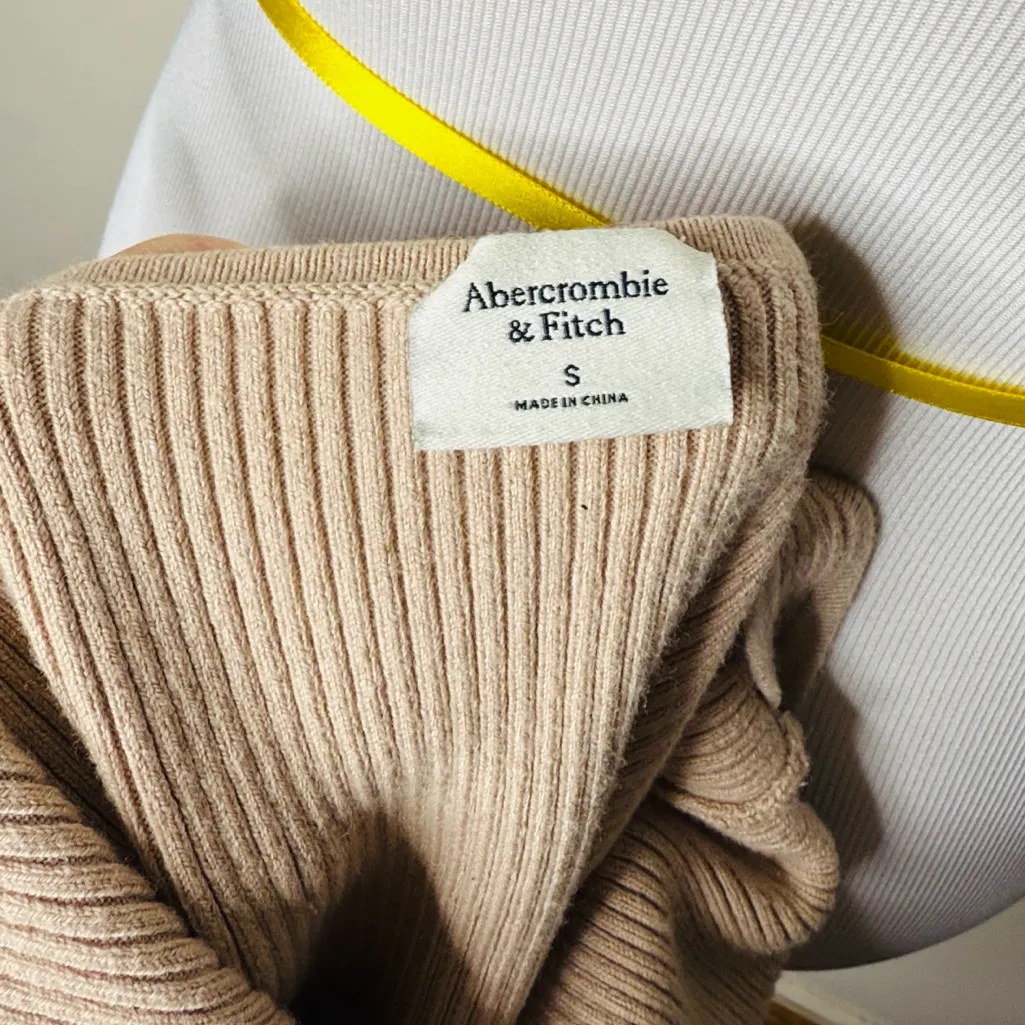 Abercrombie Tan Ribbed Seamless V-Neck Bodysuit - Image 3