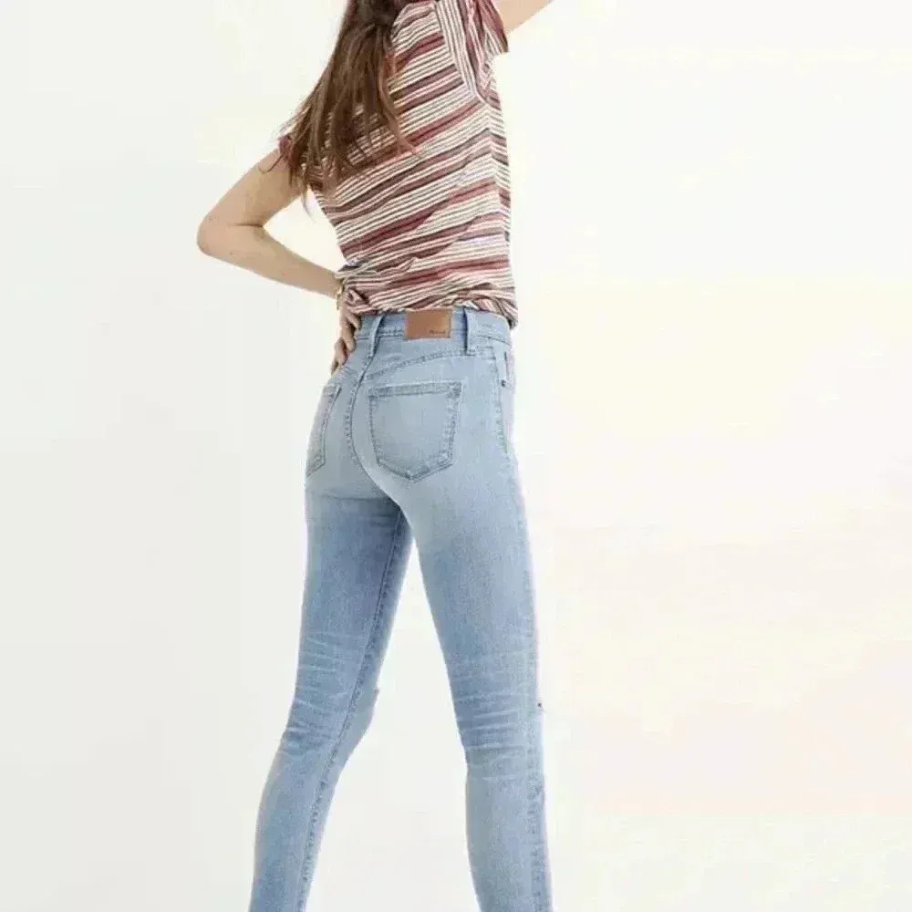 Madewell 9" High-Rise Skinny Jeans in Ontario Wash: Distressed-Hem‎ Editi… - Image 3