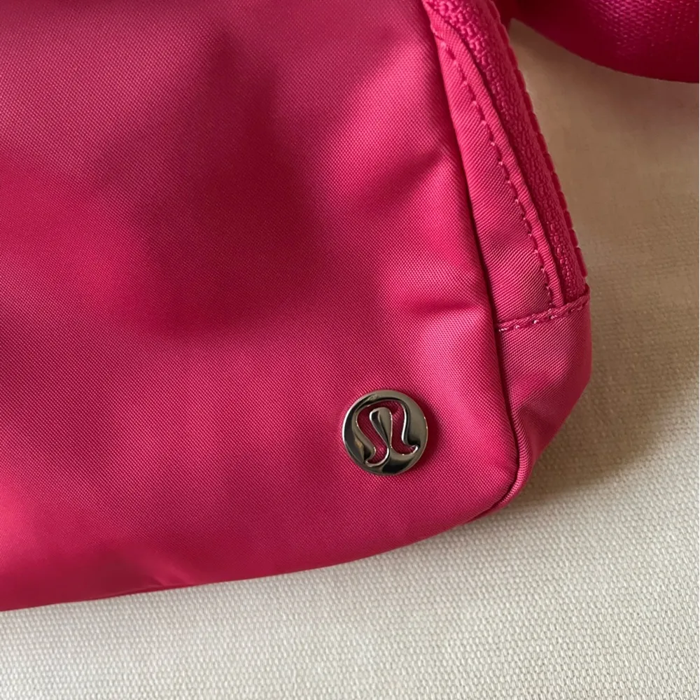 Everywhere Belt Bag 1L - Cherry Mist - Image 2