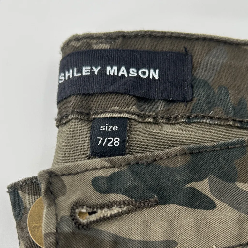 Ashley Mason Men's Green Camouflage Cargo Pants - Image 2
