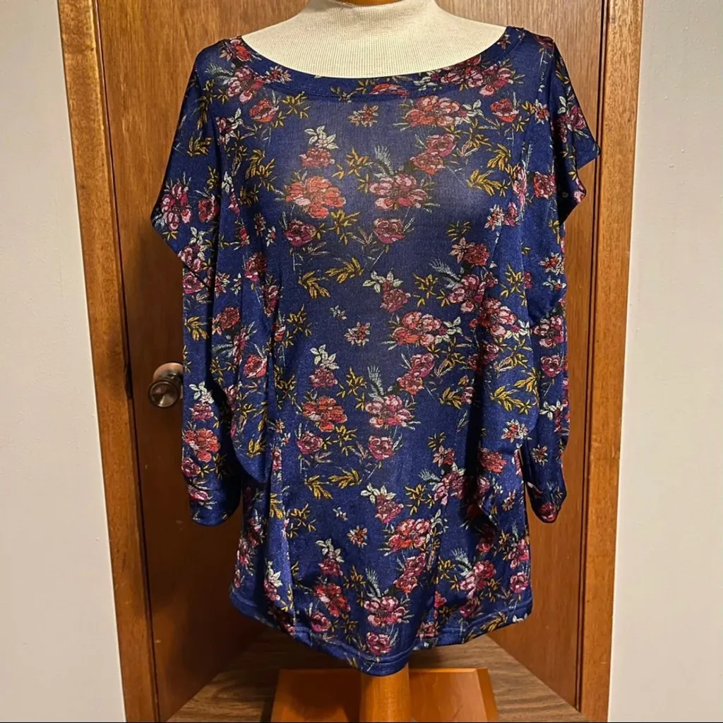 Free People Woman's Dock Street Navy Blue Floral Ruffle Blouse Size Medium - Image 4