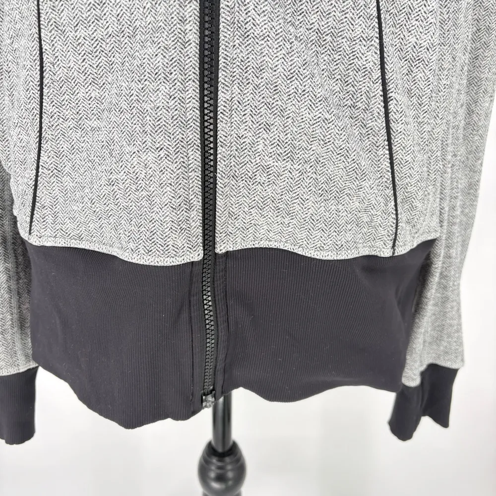 Lululemon Women's Size 8 Herringbone Grey Full Zip Athletic Asana Jacket - Image 7