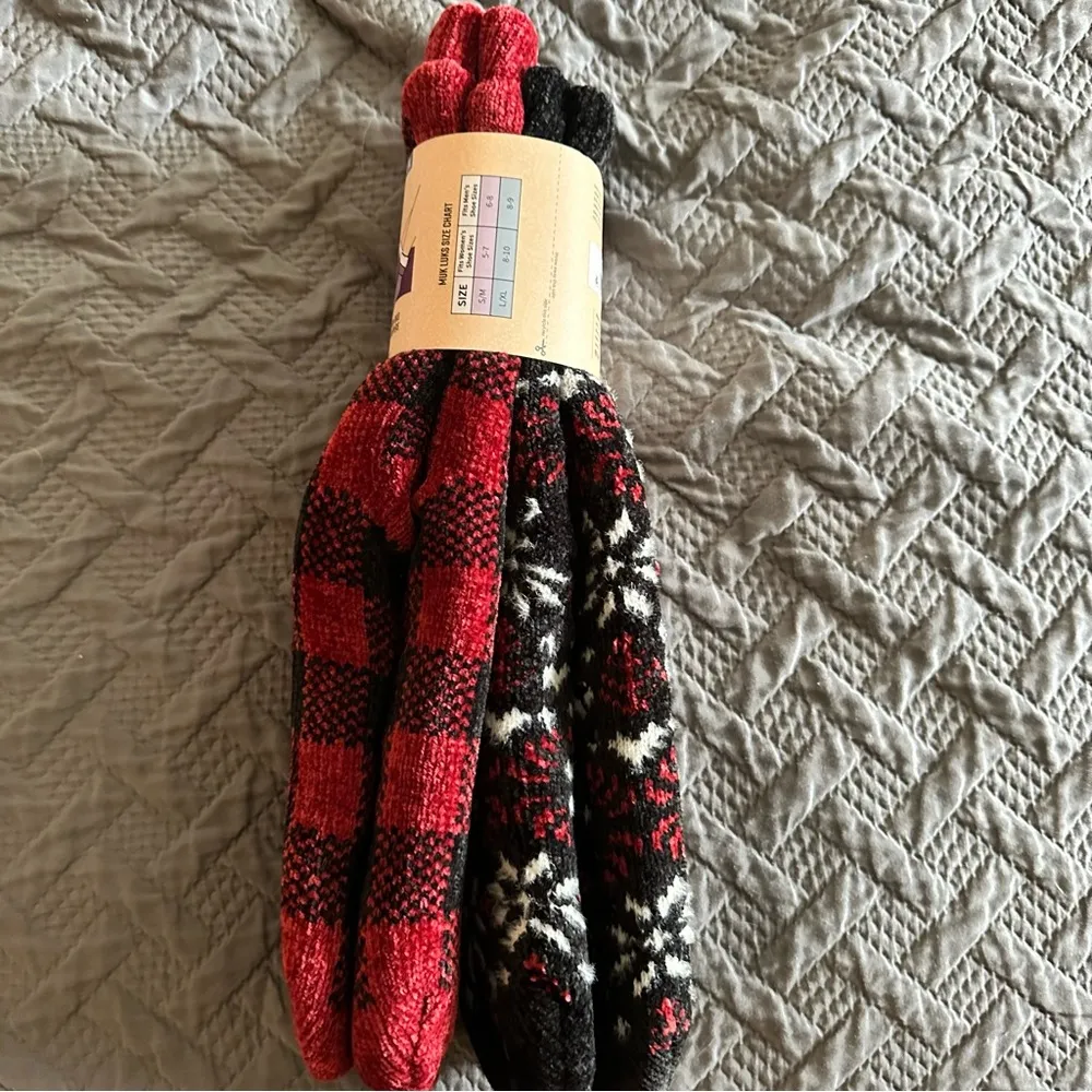 Muk Luks Cabin Cozy Red and Black Winter Socks 2 Pack NWT - Image 5