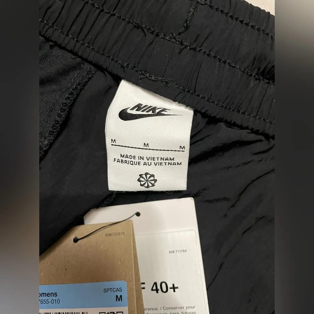 NWT Nike Windrunner High Waisted Woven Women's Black Wide Leg Pants Size M - Image 13