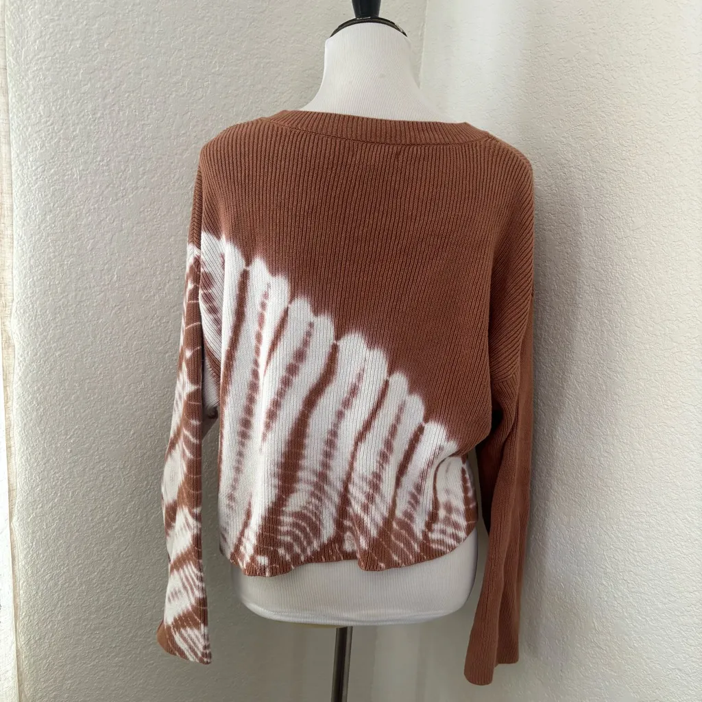 La Hearts Brown and White V-Neck Sweater - Image 3