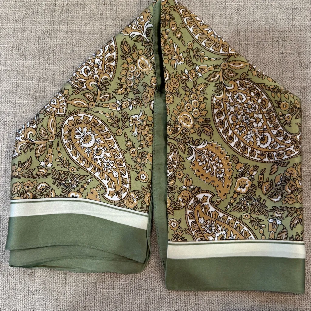 Green Paisley square 70 cm Scarf - Image 2