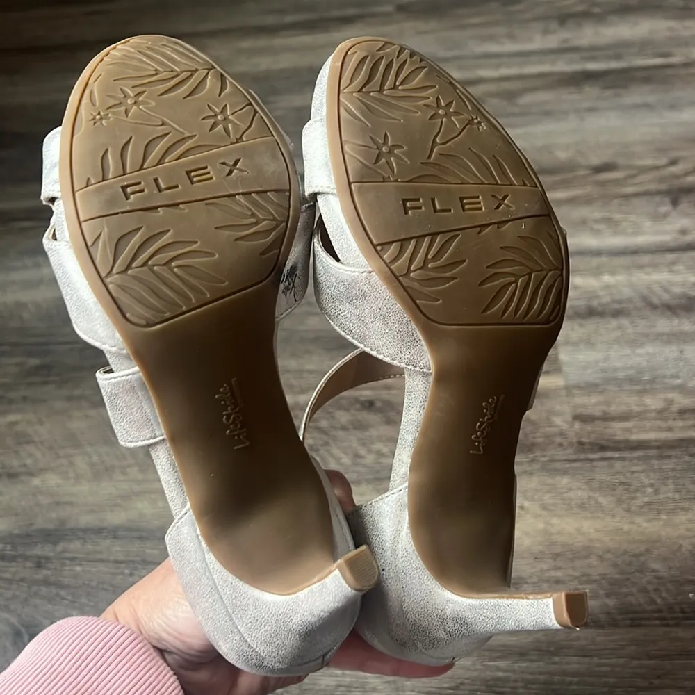 LifeStride Womens Elegant Silver Heeled Sandals Sz 8W - Image 5