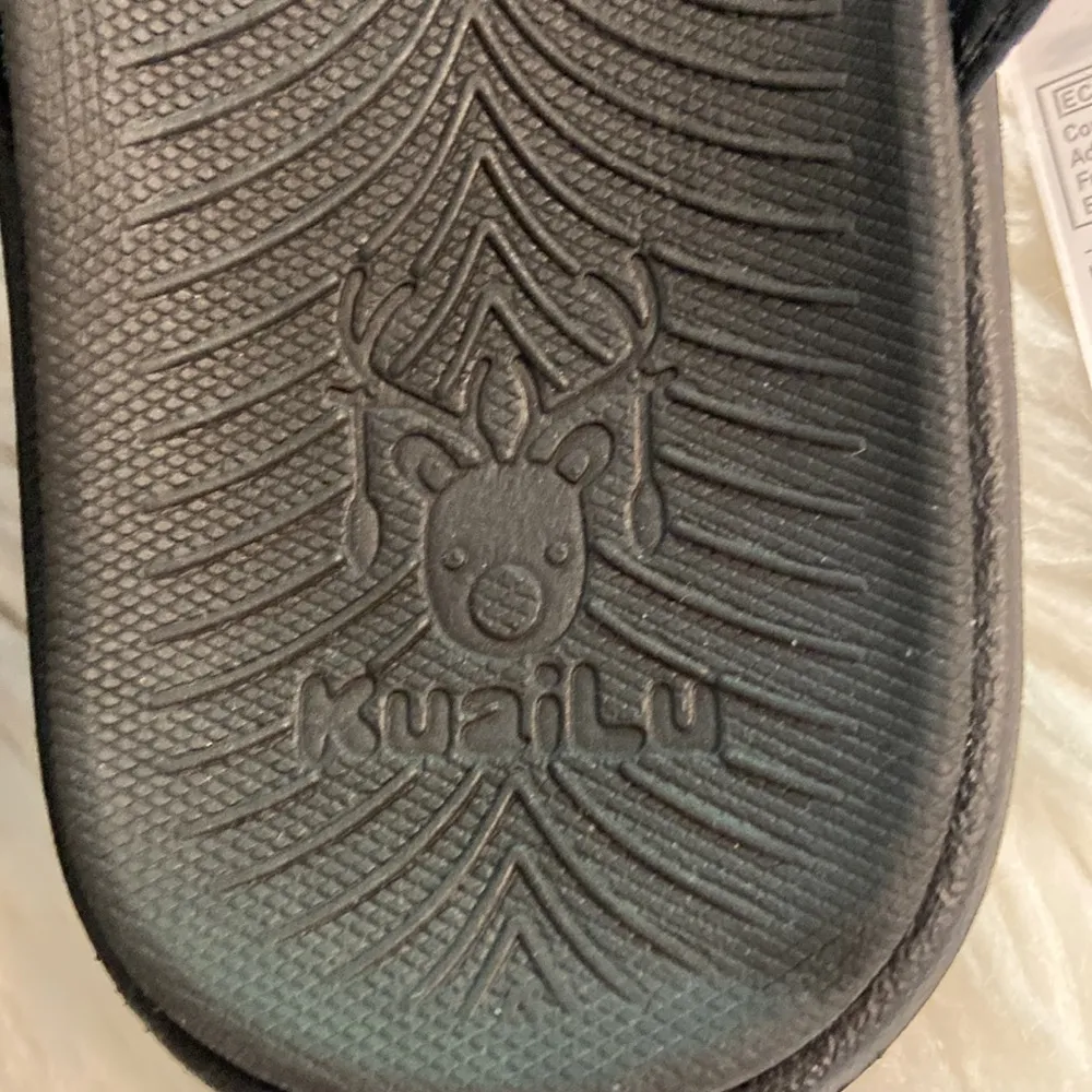 Kualu Black Flip Flops size 9.5 brand new - Image 4