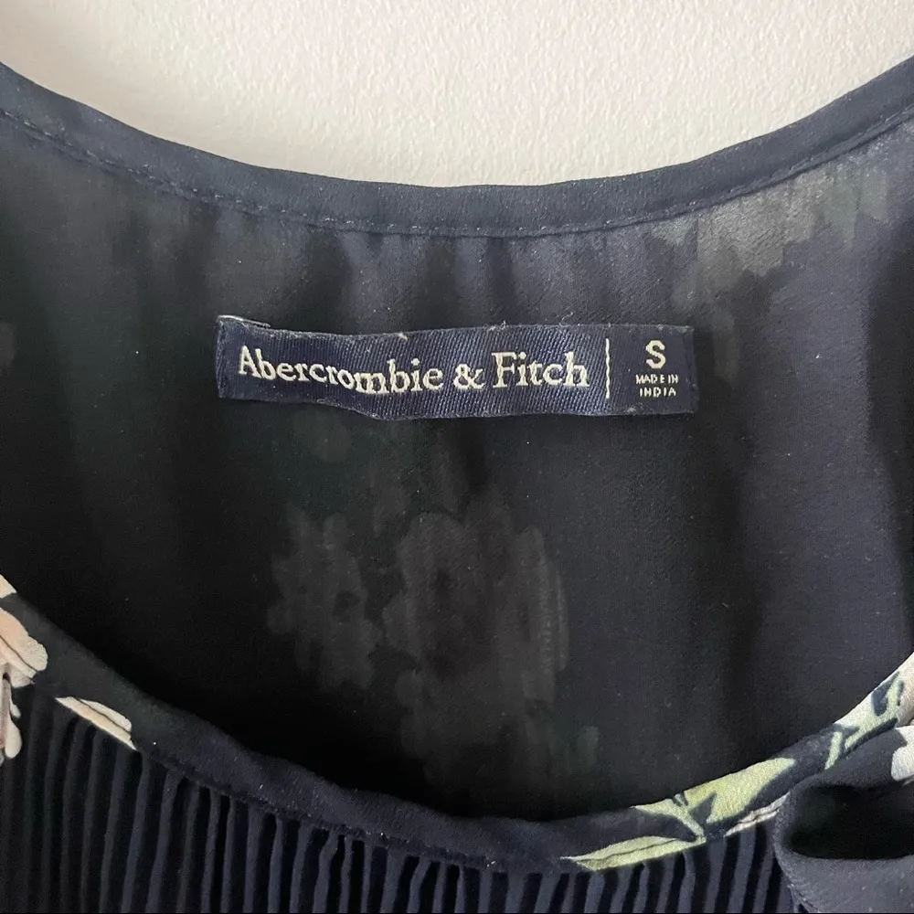 Abercrombie and Fitch Pleated Floral Tank Top - Image 8